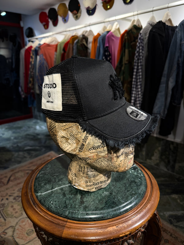 ARTISANAL CURVED BRIM CAP (Adjustable)