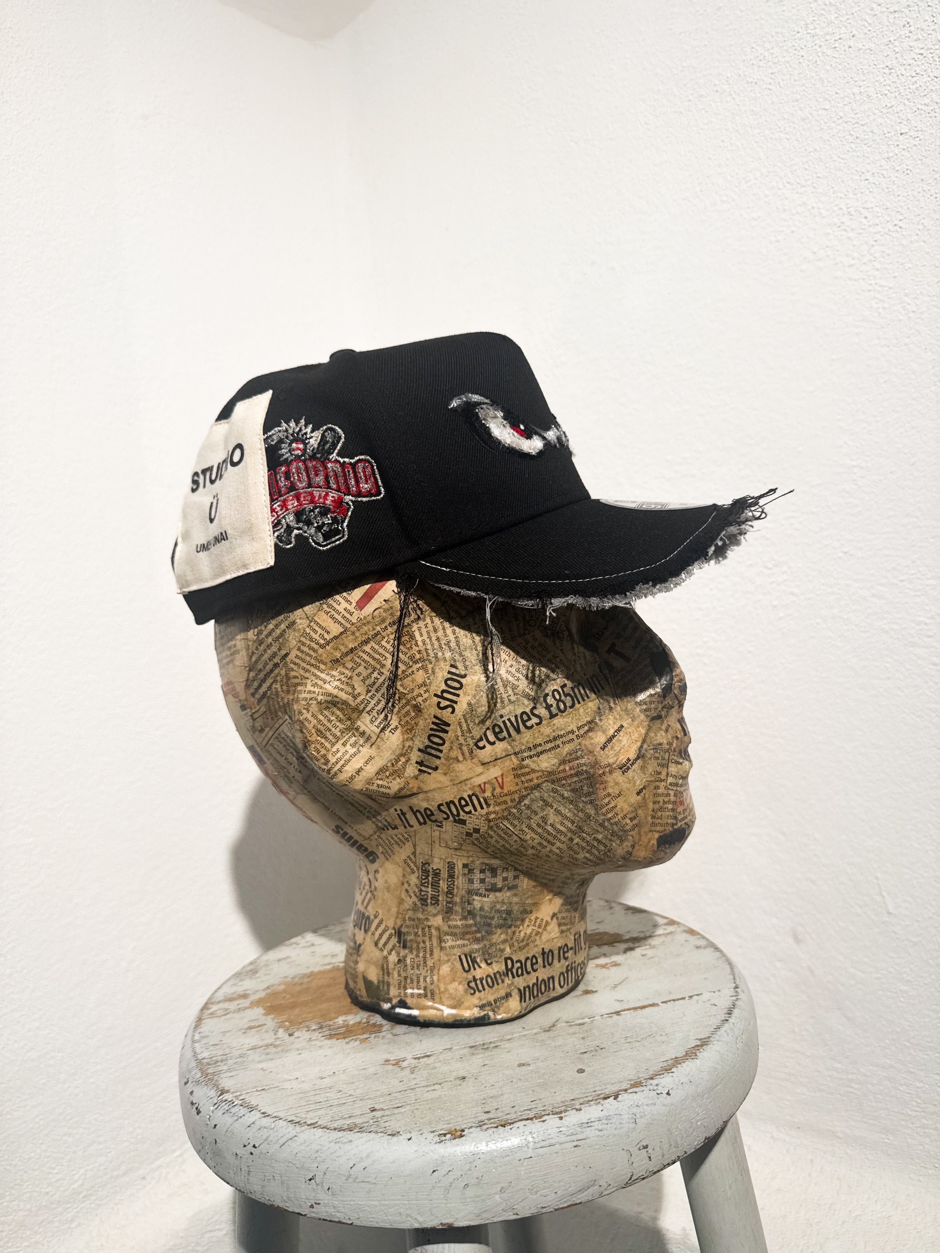ARTISANAL CURVED BRIM CAP (Adjustable)