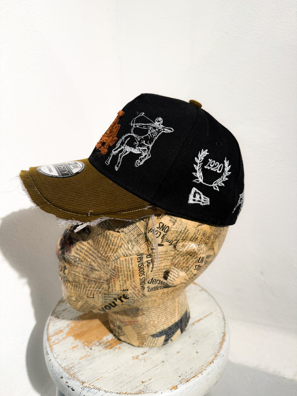 ARTISANAL CURVED BRIM CAP (Adjustable)