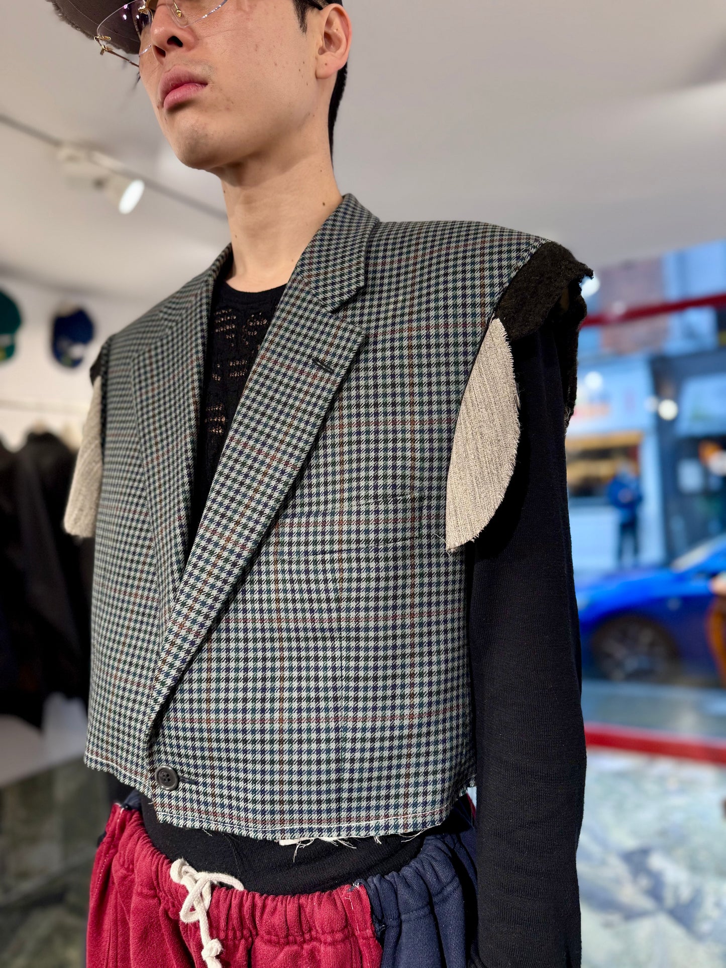 CROPPED SLEEVELESS BLAZER