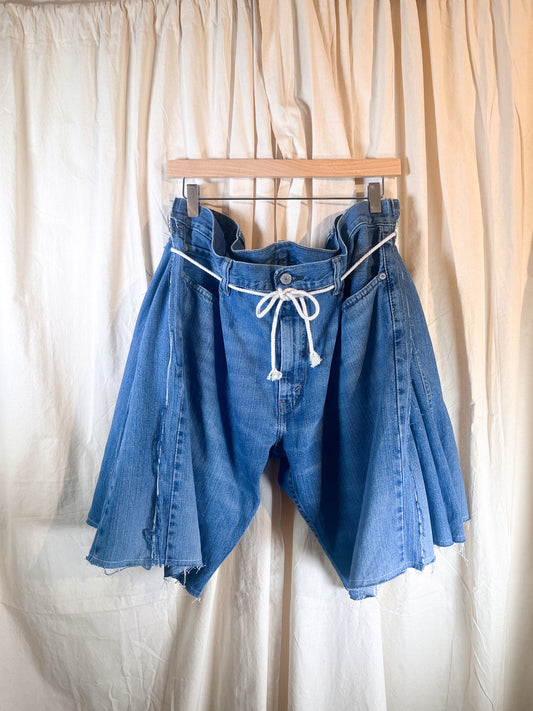 PLEATED DENIM SKORTS