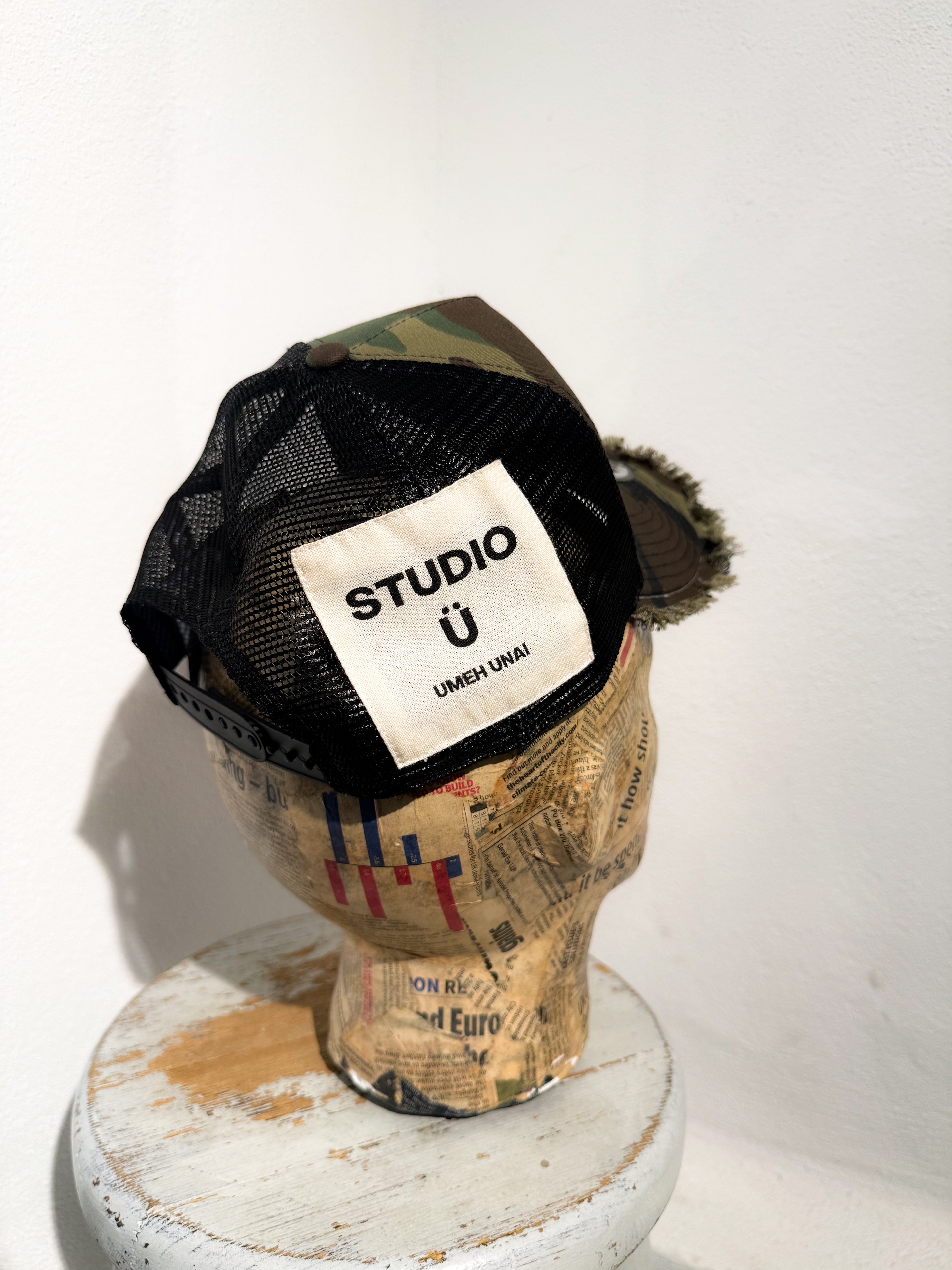 ARTISANAL CURVED BRIM CAP (Adjustable)