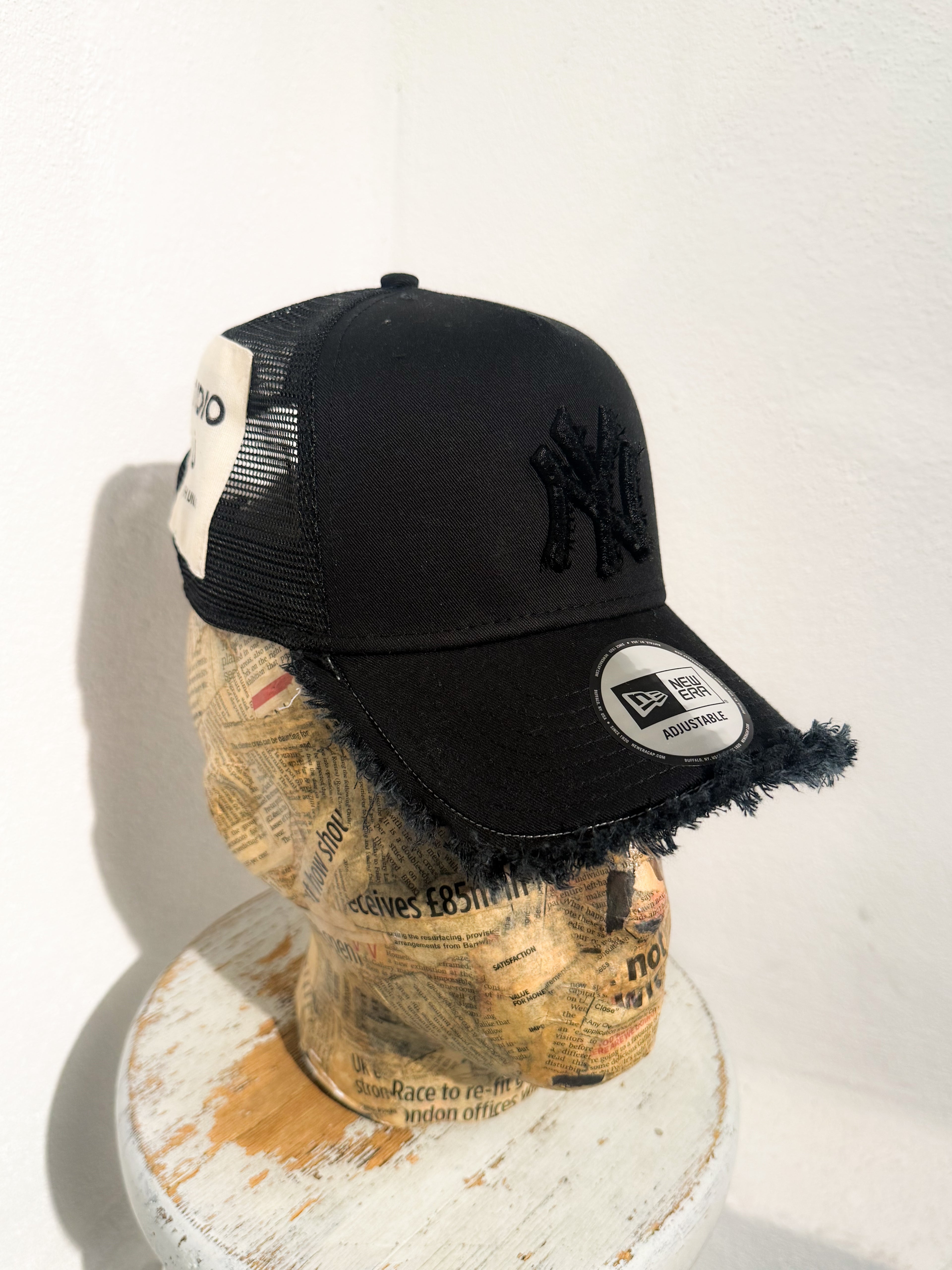 ARTISANAL CURVED BRIM CAP (Adjustable)
