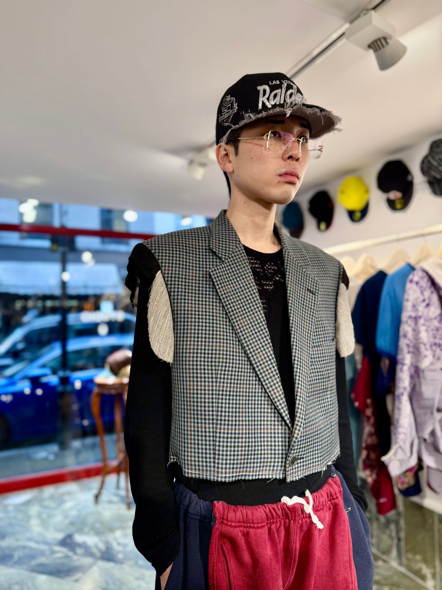 CROPPED SLEEVELESS BLAZER