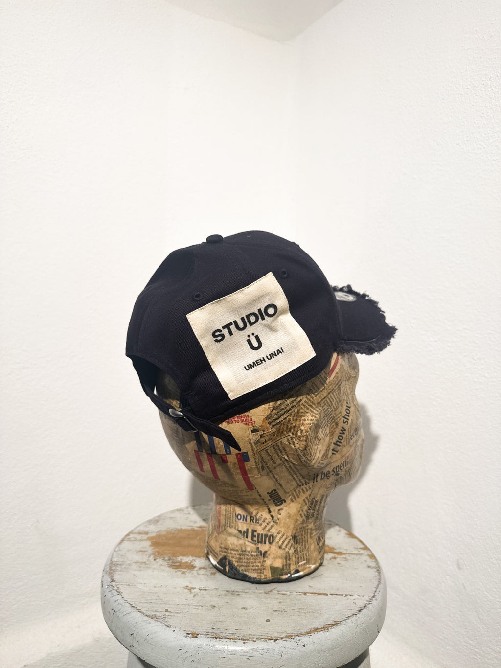 ARTISANAL CURVED BRIM CAP (Adjustable)