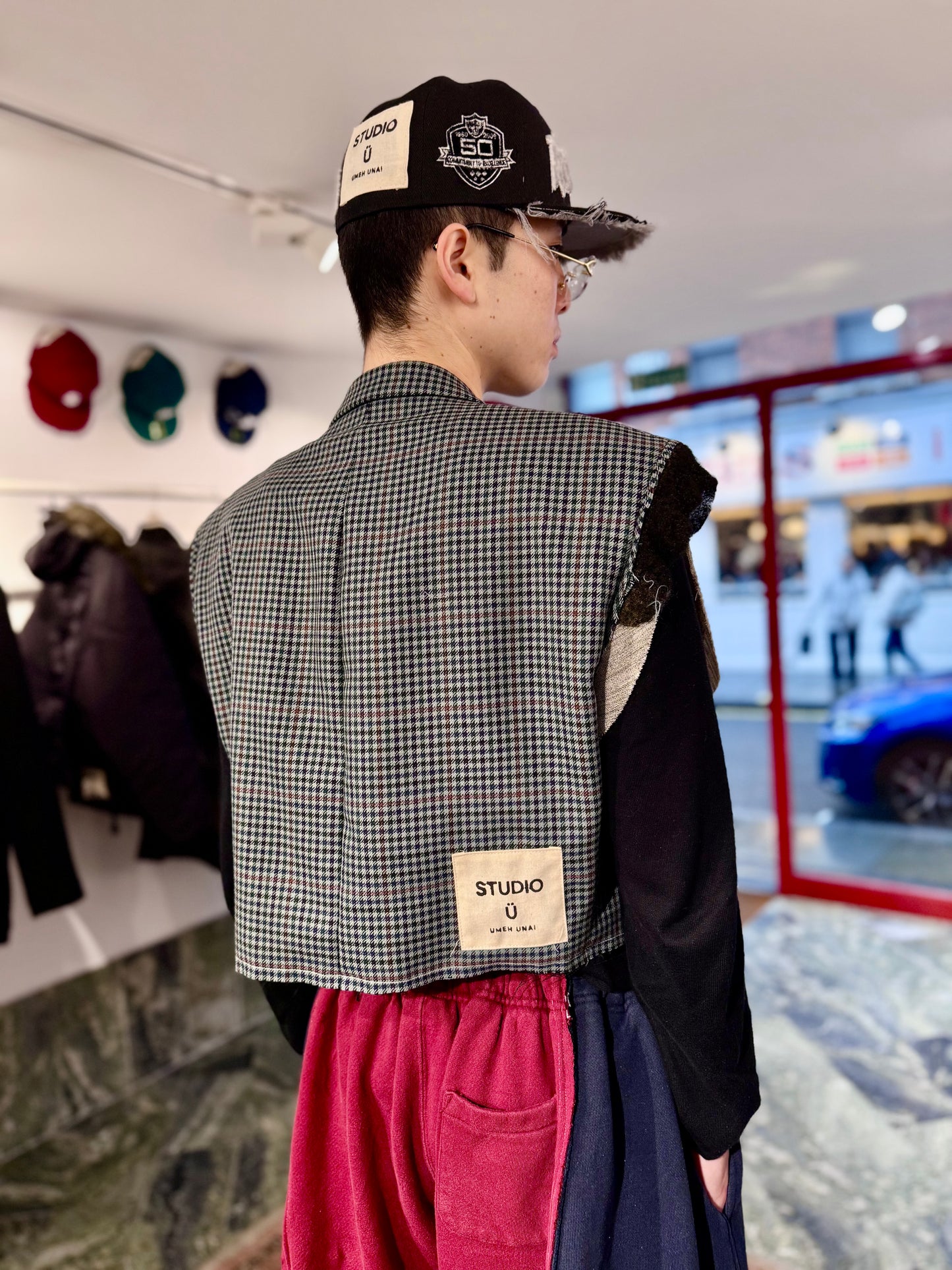 CROPPED SLEEVELESS BLAZER