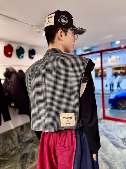 CROPPED SLEEVELESS BLAZER