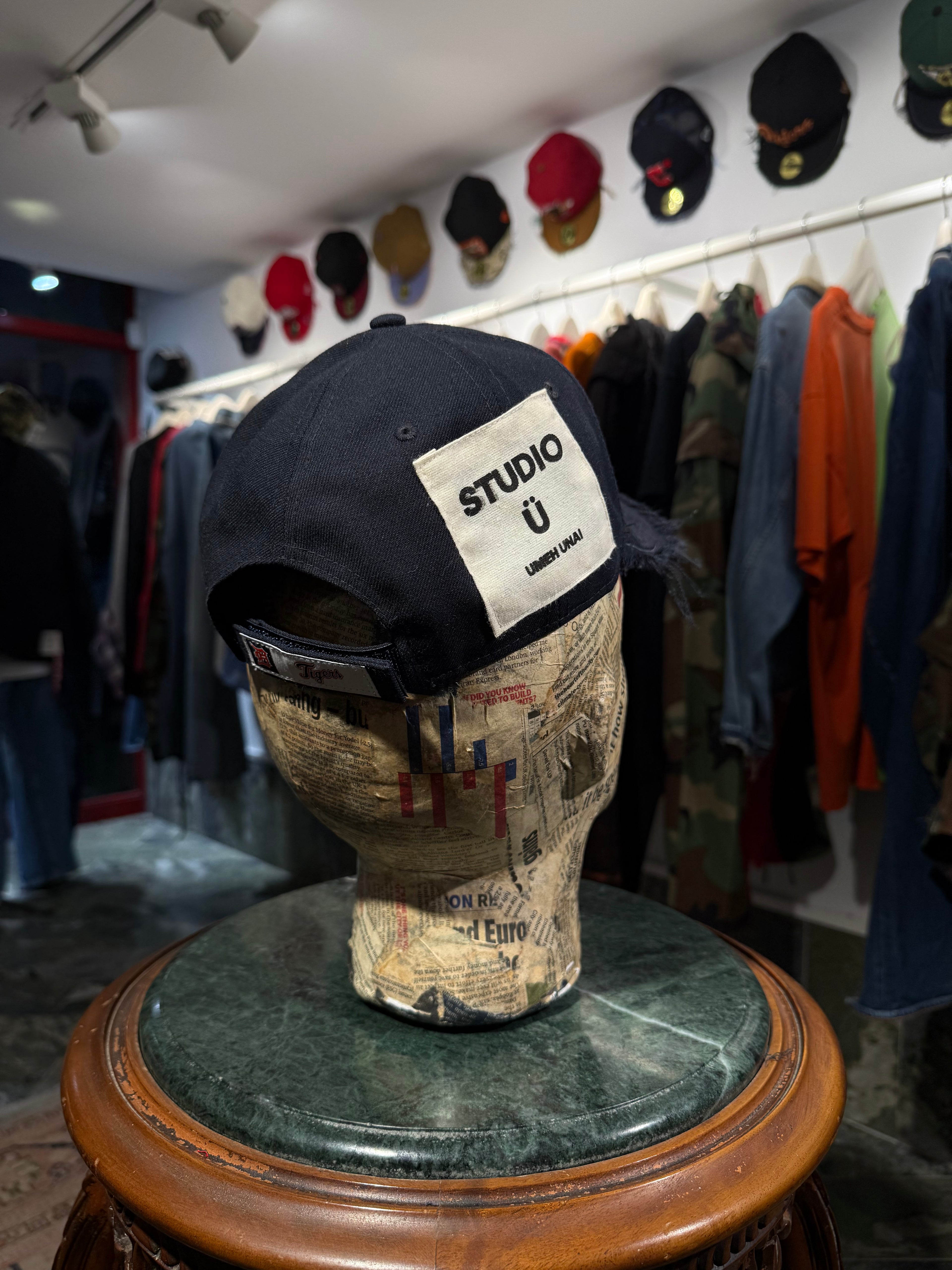 ARTISANAL CURVED BRIM CAP (Adjustable)