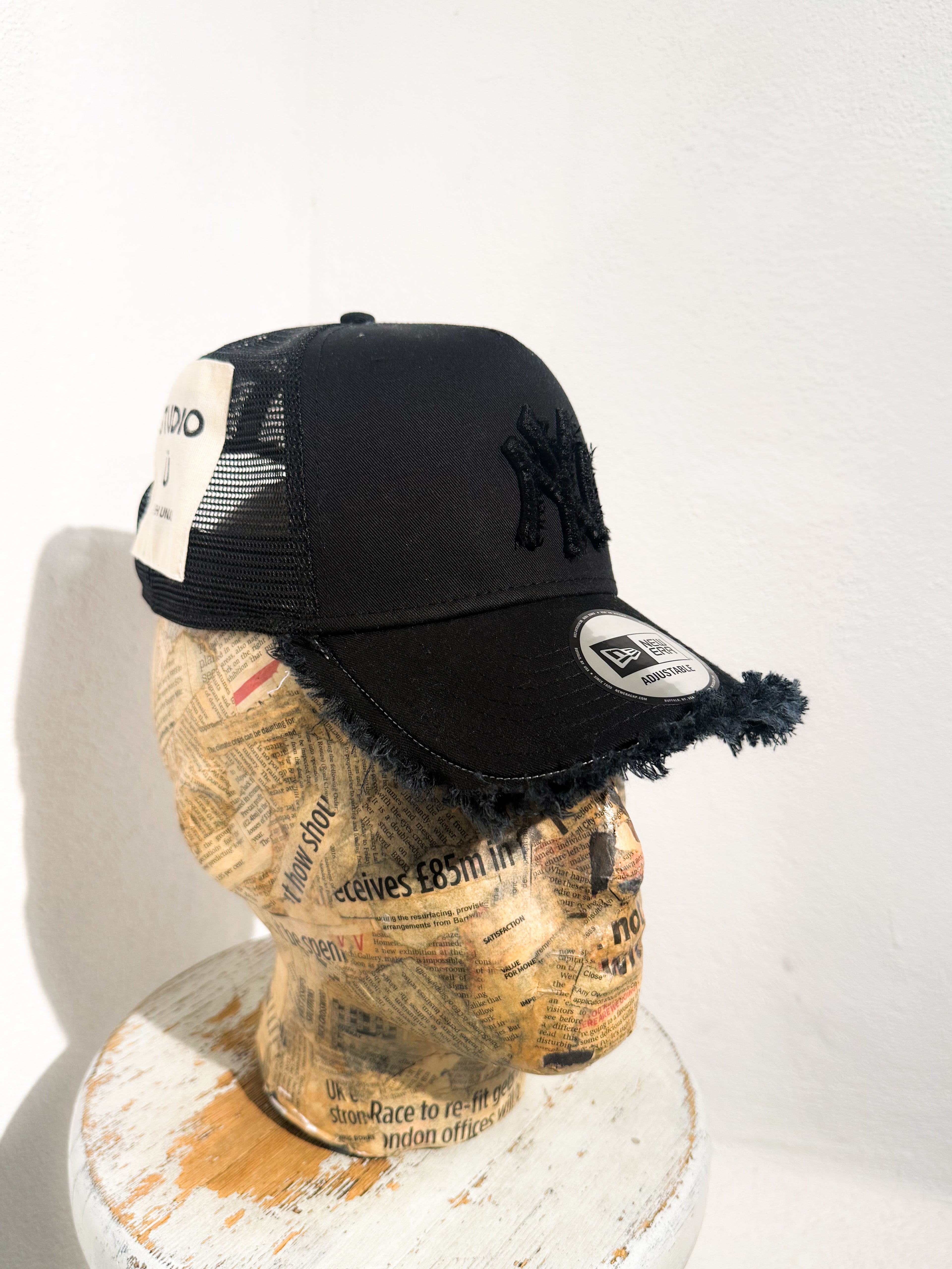 ARTISANAL CURVED BRIM CAP (Adjustable)