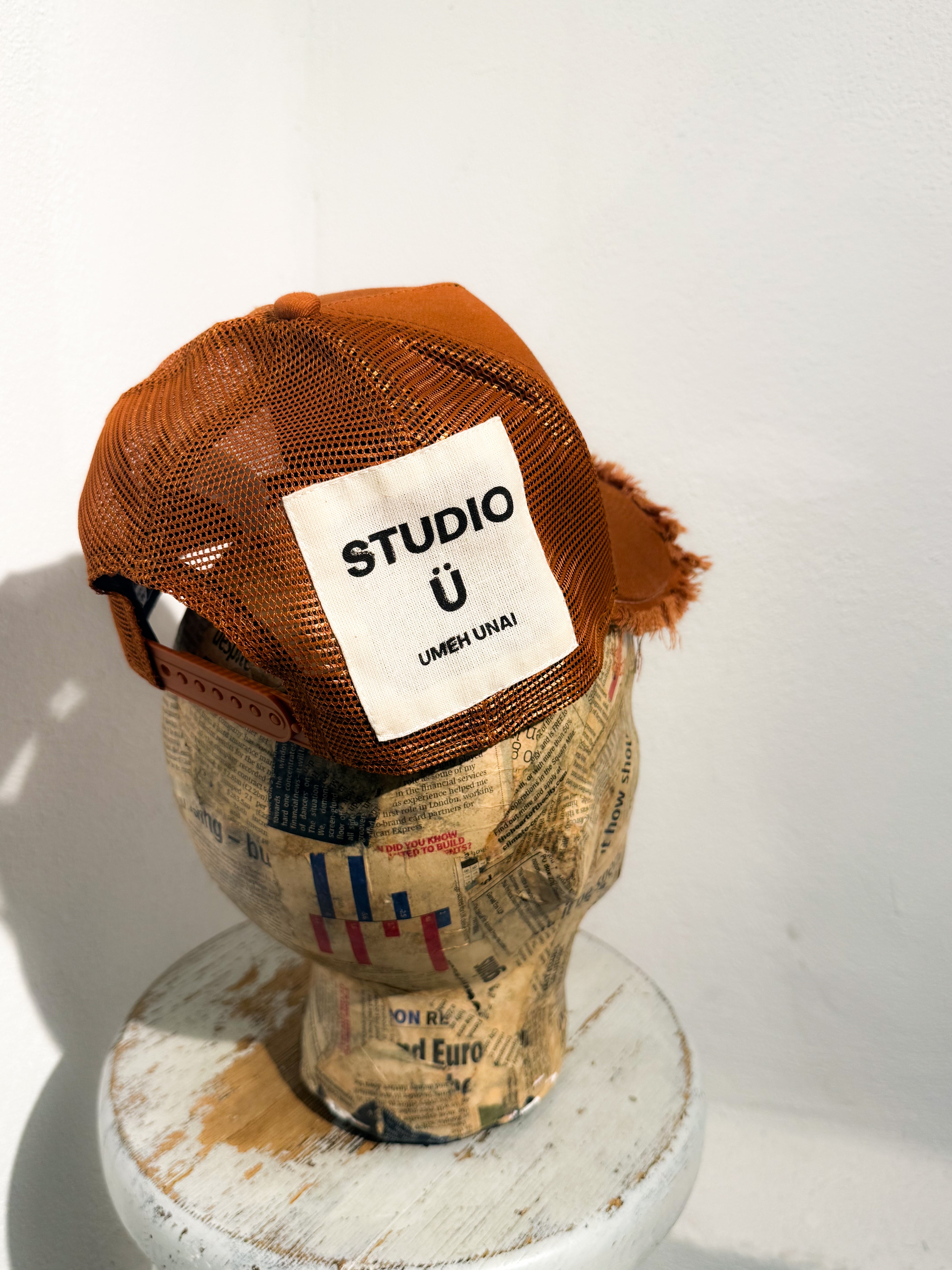 ARTISANAL CURVED BRIM CAP (Adjustable)