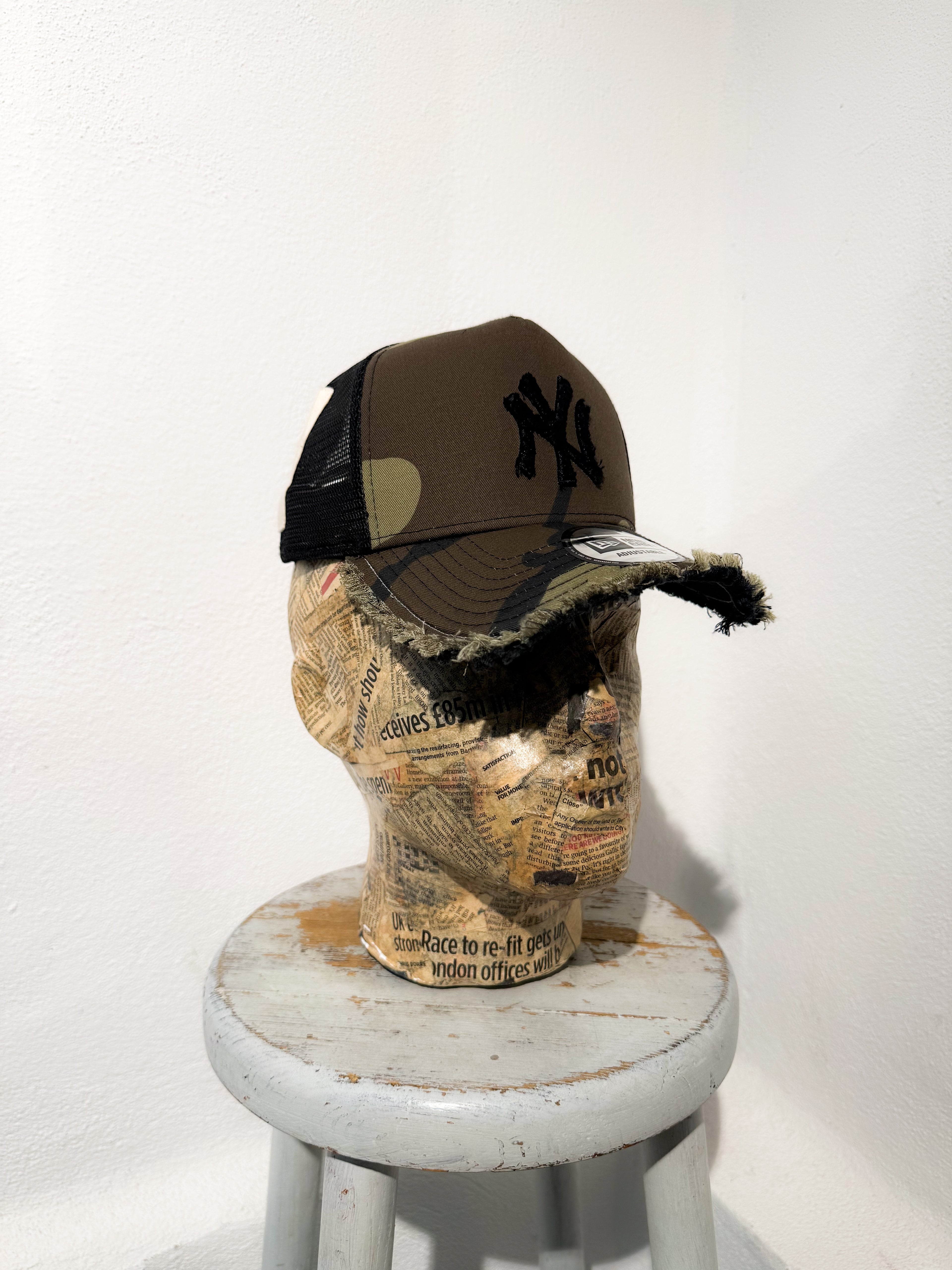 ARTISANAL CURVED BRIM CAP (Adjustable)