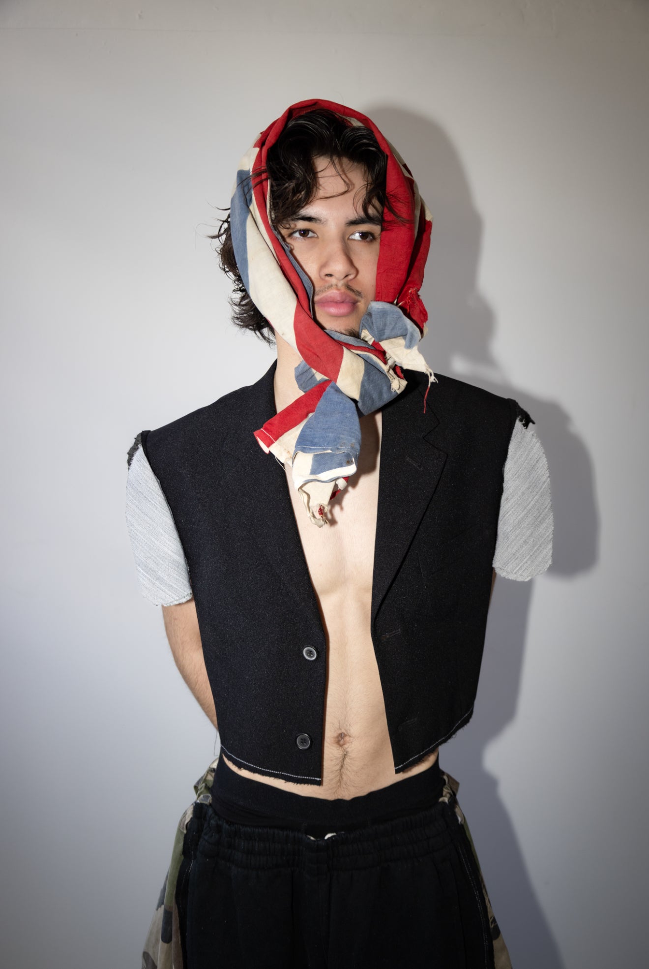 CROPPED SLEEVELESS BLAZER